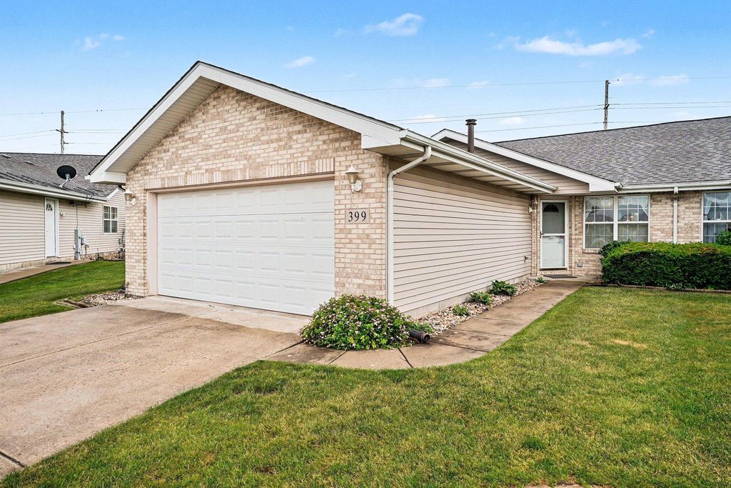 399 Golden Oak Court, Crown Point, IN 46307