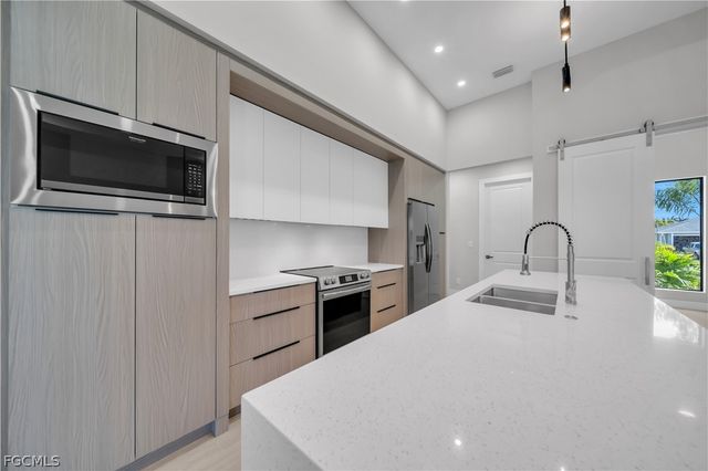 2858 SW 25th PL, Cape Coral, FL 33914