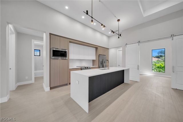 2858 SW 25th PL, Cape Coral, FL 33914