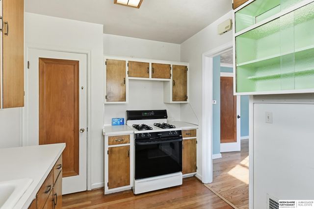 1828 N 49th Street, Omaha, NE 68104