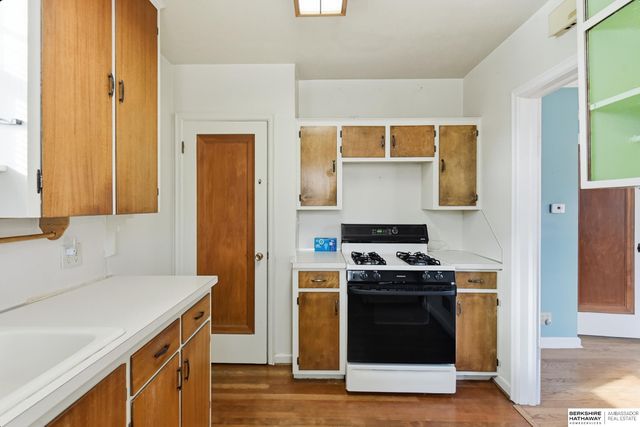 1828 N 49th Street, Omaha, NE 68104