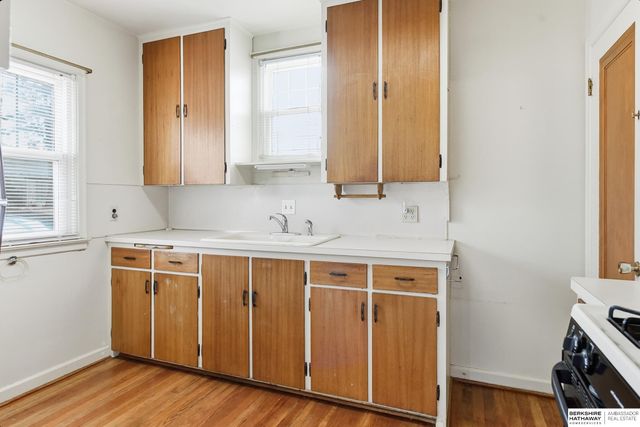 1828 N 49th Street, Omaha, NE 68104