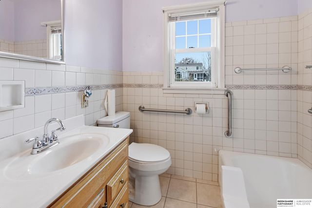 1828 N 49th Street, Omaha, NE 68104