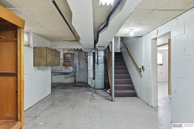 1828 N 49th Street, Omaha, NE 68104