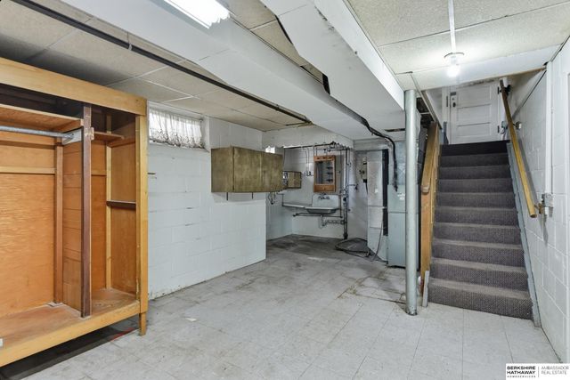 1828 N 49th Street, Omaha, NE 68104