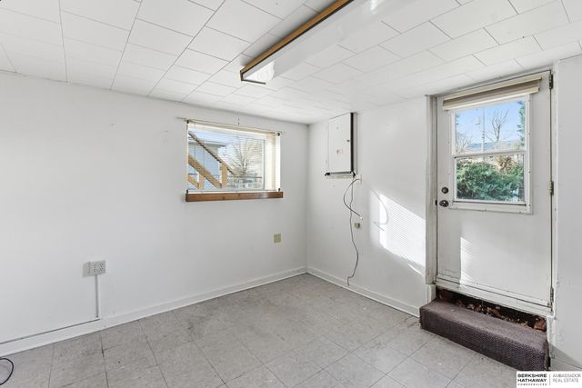 1828 N 49th Street, Omaha, NE 68104