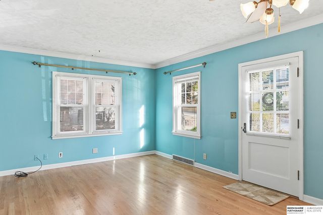 1828 N 49th Street, Omaha, NE 68104