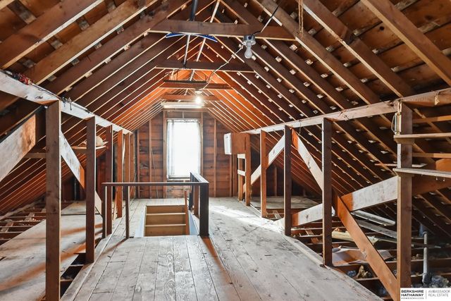 1828 N 49th Street, Omaha, NE 68104