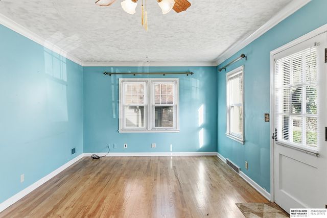 1828 N 49th Street, Omaha, NE 68104