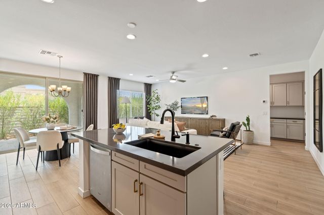 6455 N 17TH Place, Phoenix, AZ 85016