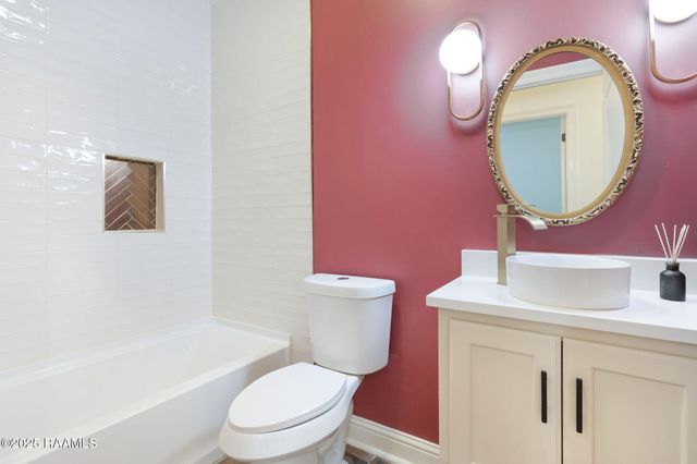 108 Queen Of Peace Drive, Lafayette, LA 70508