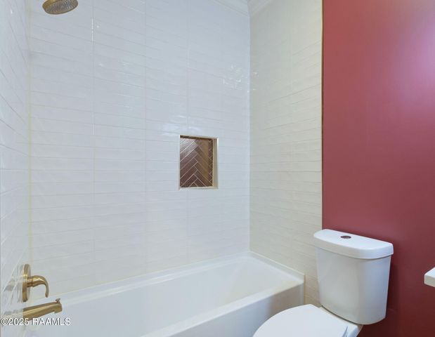 108 Queen Of Peace Drive, Lafayette, LA 70508