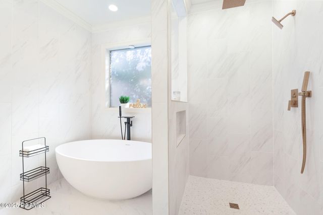 108 Queen Of Peace Drive, Lafayette, LA 70508