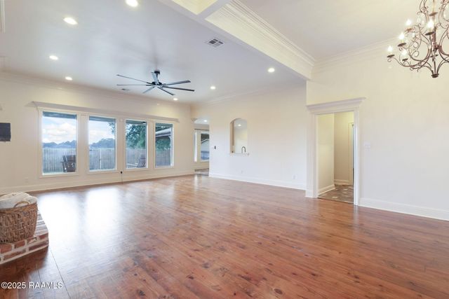 108 Queen Of Peace Drive, Lafayette, LA 70508