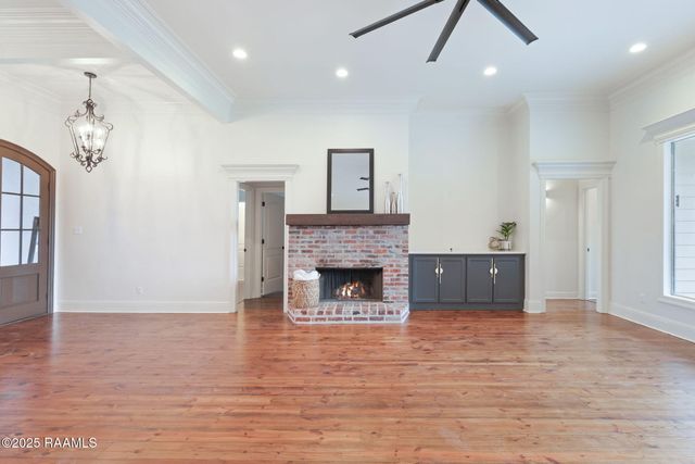 108 Queen Of Peace Drive, Lafayette, LA 70508