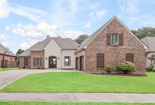 108 Queen Of Peace Drive, Lafayette, LA 70508