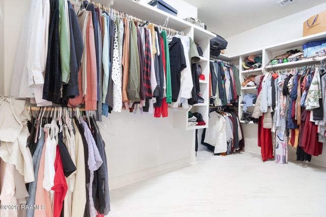 108 Queen Of Peace Drive, Lafayette, LA 70508