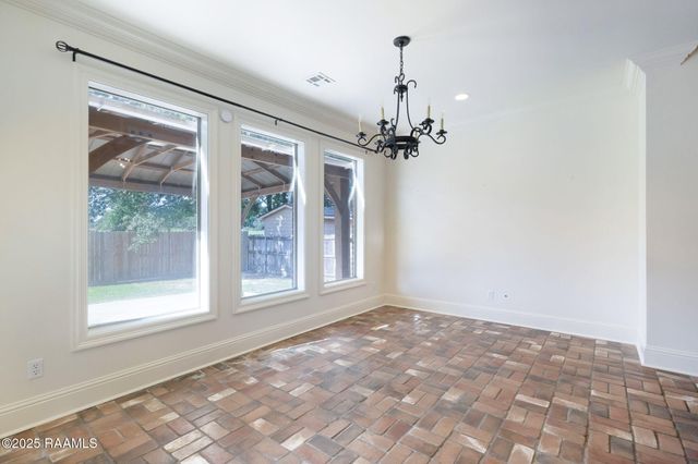 108 Queen Of Peace Drive, Lafayette, LA 70508