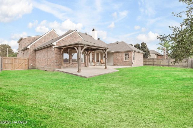 108 Queen Of Peace Drive, Lafayette, LA 70508