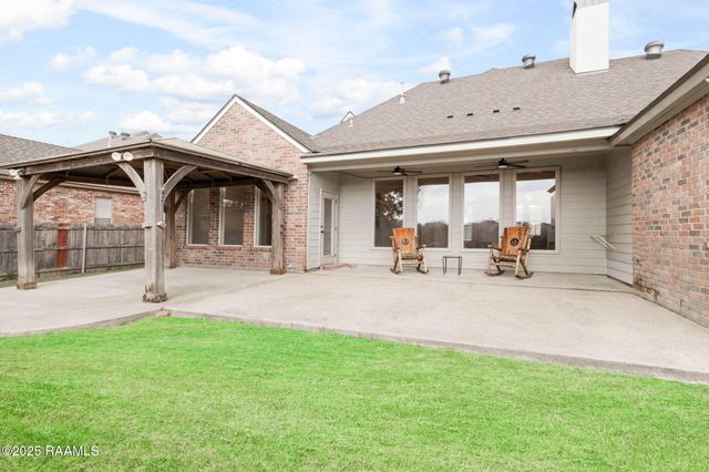 108 Queen Of Peace Drive, Lafayette, LA 70508