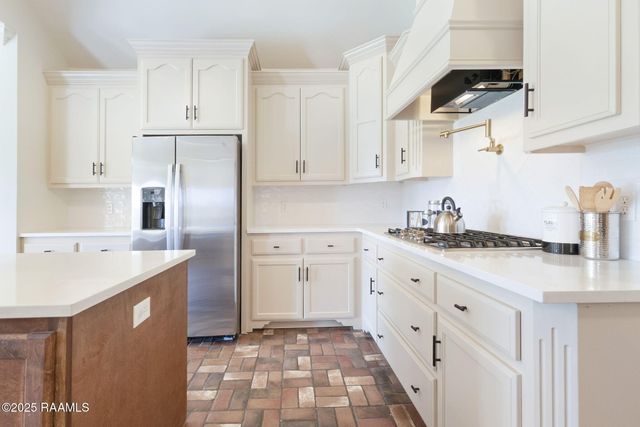 108 Queen Of Peace Drive, Lafayette, LA 70508