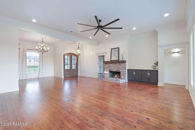 108 Queen Of Peace Drive, Lafayette, LA 70508