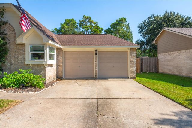 1304 Edinburgh Drive, Friendswood, TX 77546