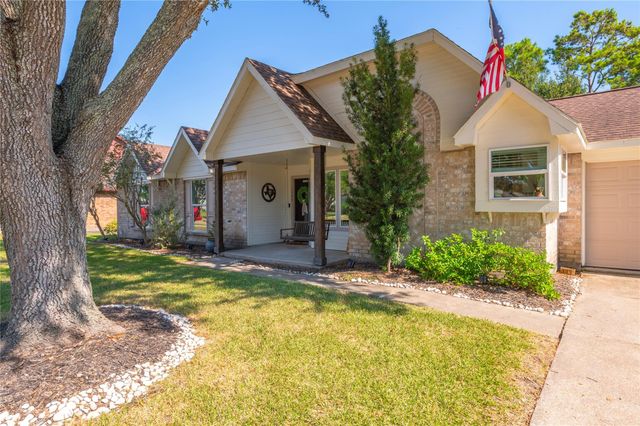 1304 Edinburgh Drive, Friendswood, TX 77546