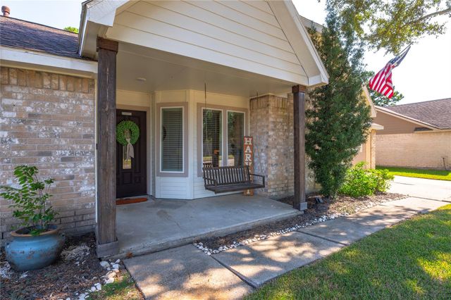 1304 Edinburgh Drive, Friendswood, TX 77546