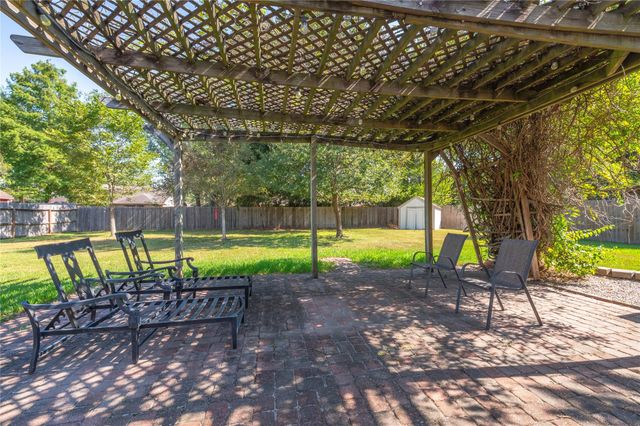 1304 Edinburgh Drive, Friendswood, TX 77546