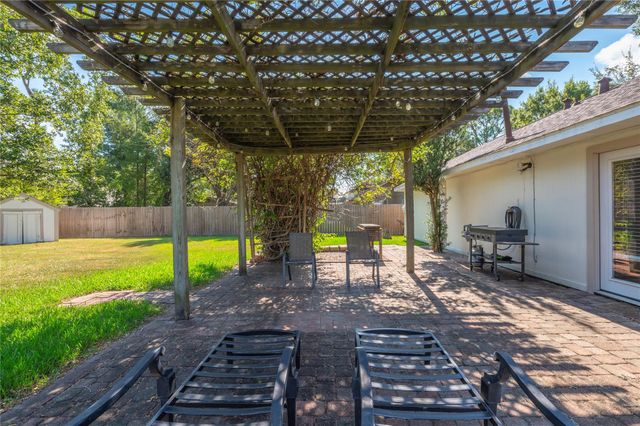 1304 Edinburgh Drive, Friendswood, TX 77546