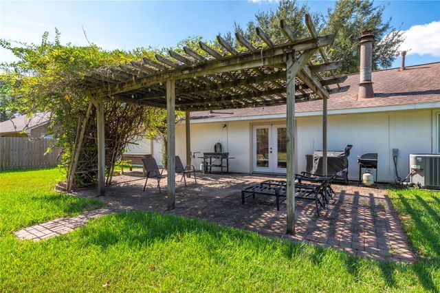 1304 Edinburgh Drive, Friendswood, TX 77546