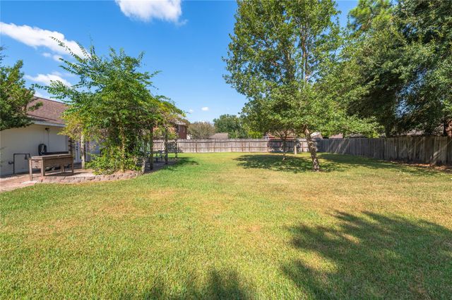 1304 Edinburgh Drive, Friendswood, TX 77546