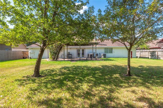 1304 Edinburgh Drive, Friendswood, TX 77546