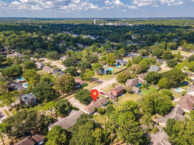 1304 Edinburgh Drive, Friendswood, TX 77546
