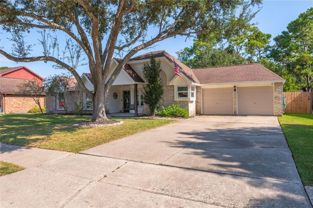 1304 Edinburgh Drive, Friendswood, TX 77546