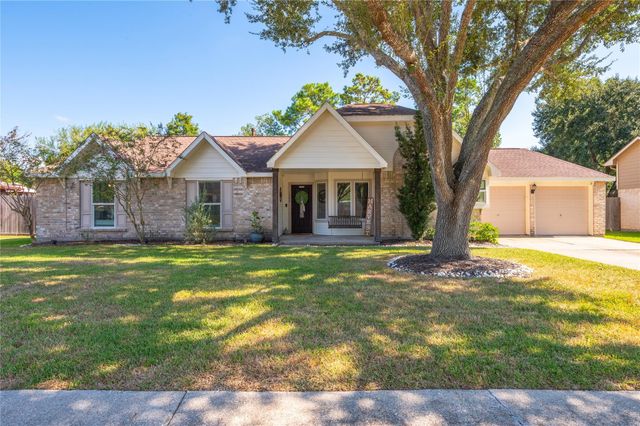 1304 Edinburgh Drive, Friendswood, TX 77546