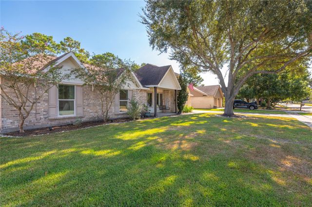 1304 Edinburgh Drive, Friendswood, TX 77546