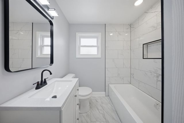 15566 Gouwens Lane, South Holland, IL 60473