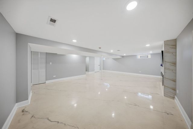 15566 Gouwens Lane, South Holland, IL 60473