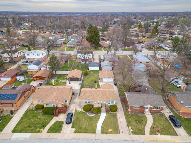 15566 Gouwens Lane, South Holland, IL 60473