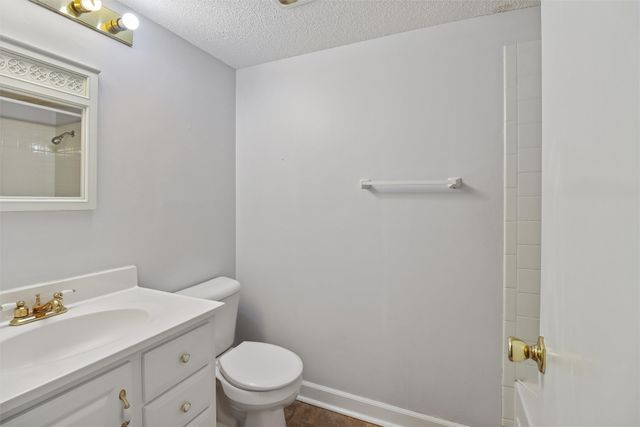 421 42nd Street 2, Des Moines, IA 50312