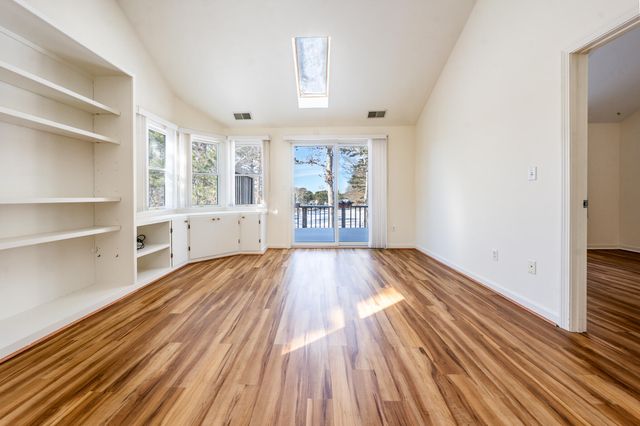 8 Oak Glen UNIT 8, Yarmouth Port, MA 02675