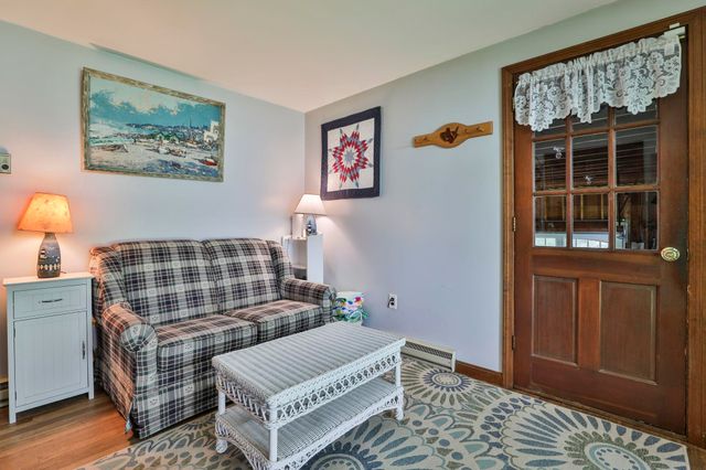 15 Edinburgh Drive, Bedford, NH 03110