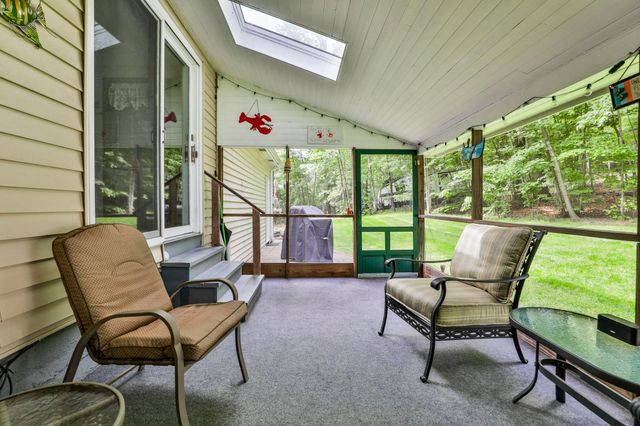 15 Edinburgh Drive, Bedford, NH 03110