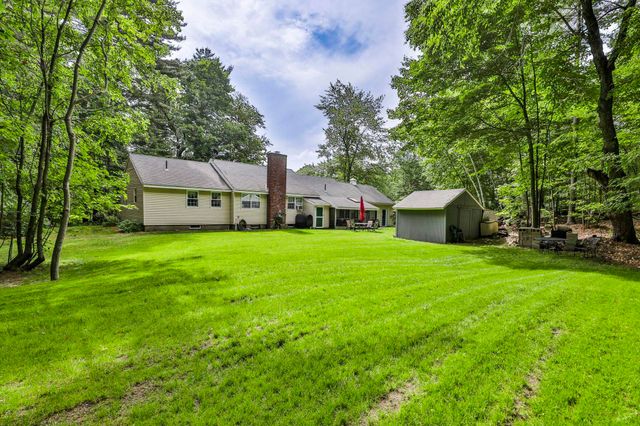 15 Edinburgh Drive, Bedford, NH 03110