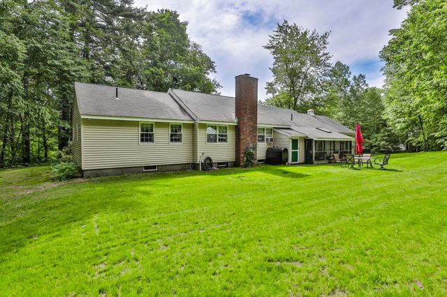 15 Edinburgh Drive, Bedford, NH 03110