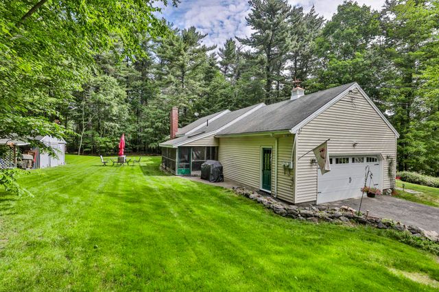 15 Edinburgh Drive, Bedford, NH 03110