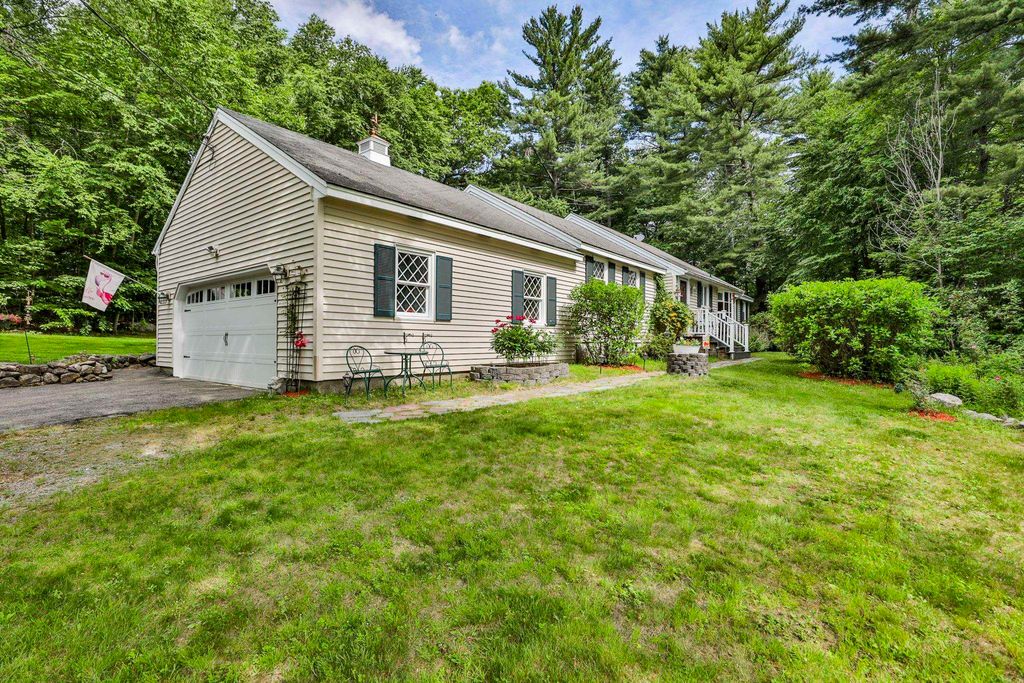 15 Edinburgh Drive, Bedford, NH 03110