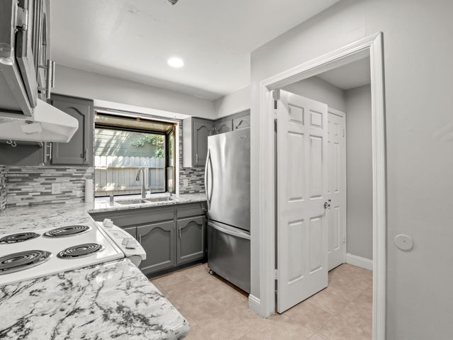 217 E Cole Avenue, Fresno, CA 93720